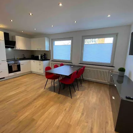 Business-apartment Mit 3 Schlafzimmern Und Parkplatz - 8 Im 2 Og Apartmán *