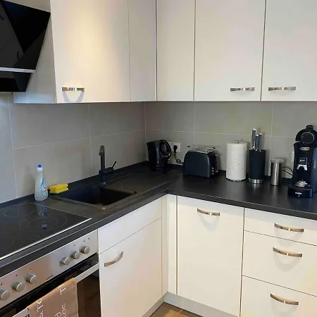 Business-apartment Mit 3 Schlafzimmern Und Parkplatz - 8 Im 2 Og *